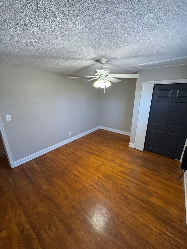 Building Photo - Super Fresh 3BR Townhome on Searles Rd for...