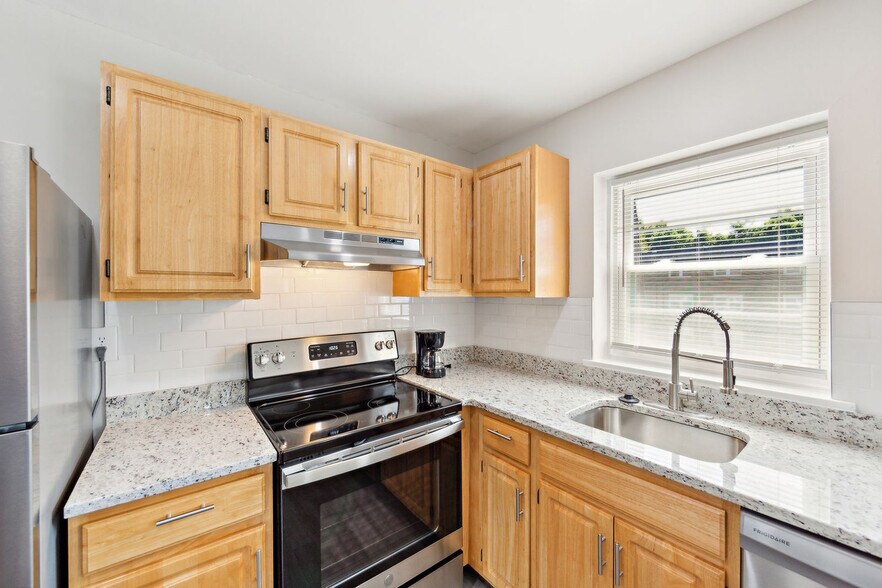 Building Photo - 412 Wharton Dr