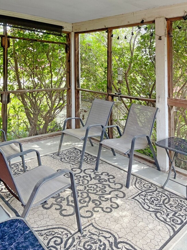 Building Photo - Charming 3-Bedroom Brick Colonial in Edgewood