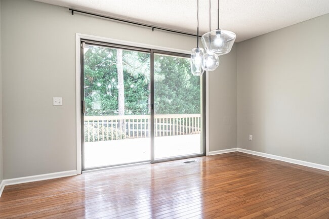 Building Photo - 4 Harness Pl