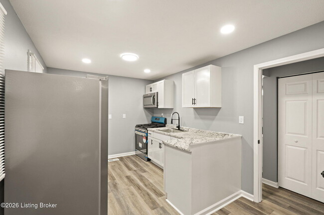 Building Photo - 2222 Duncan St