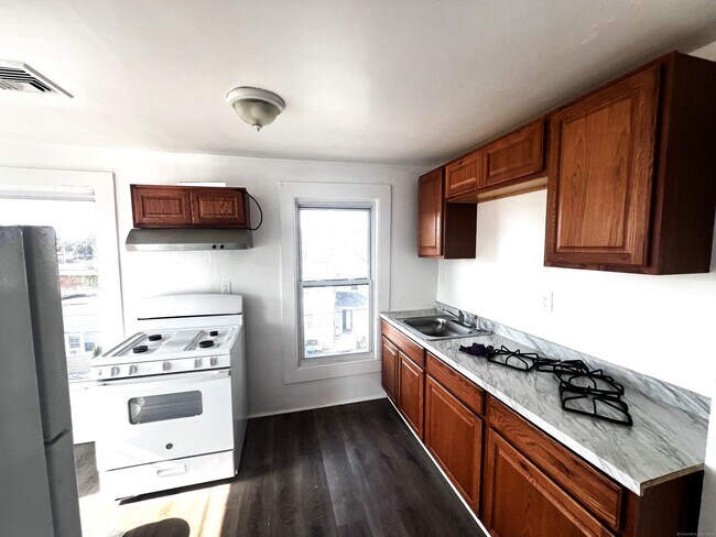 Building Photo - 83 Seeley St