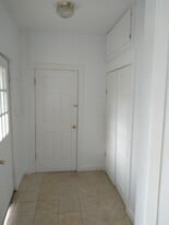 Entrance foyer and closet - 607-615 Main St