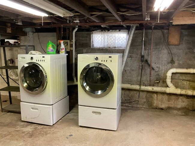 Building Photo - 107 N Rufus St