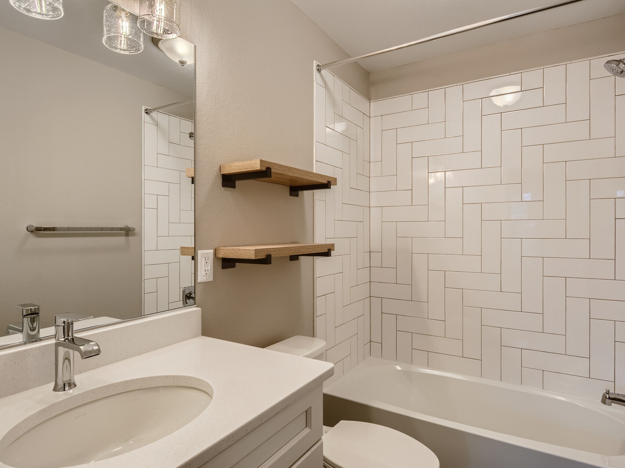 Bathroom 2 En-Suite - 8636 Wolf Valley Dr