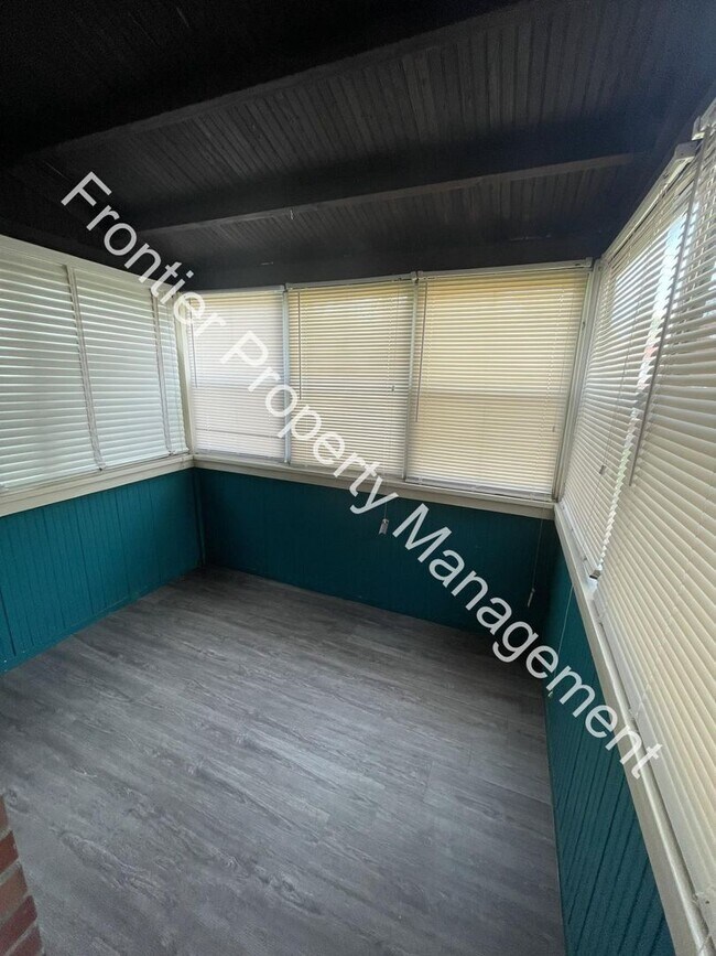 Building Photo - Charming one bedroom apartment
