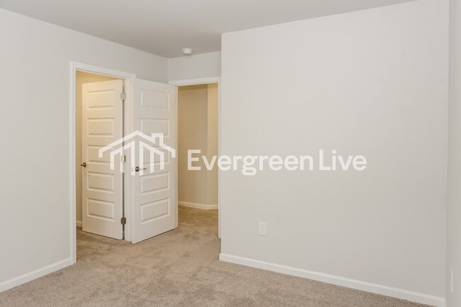 Building Photo - 103 Cool Cir