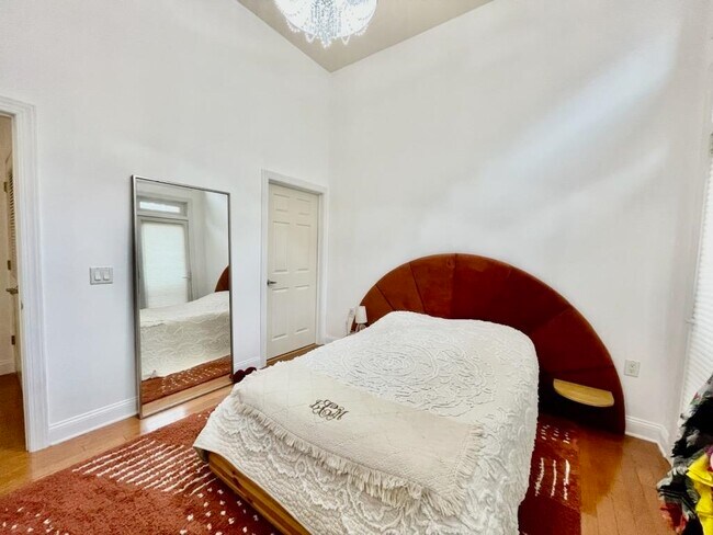 Building Photo - 126 Dudley St