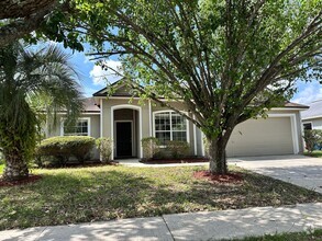 Building Photo - Three Bedroom in Greenfield Lakes