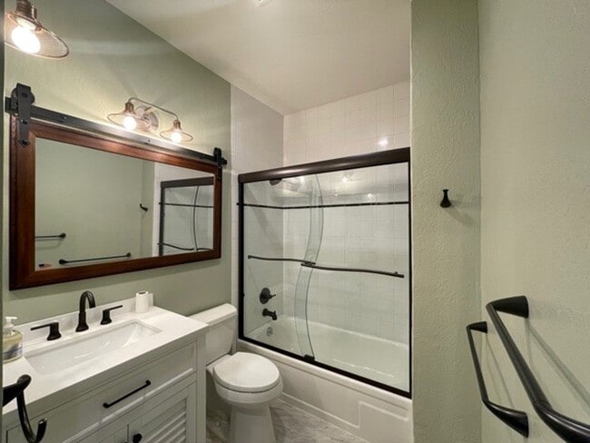 Building Photo - 5 Fella Pl