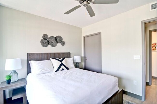 Building Photo - Live on Chattanooga's coveted Northshore!
