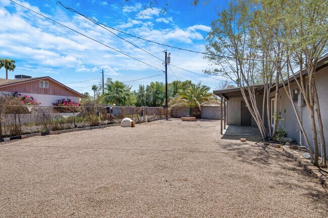 Building Photo - 5 Bedroom House Located in Tempe!