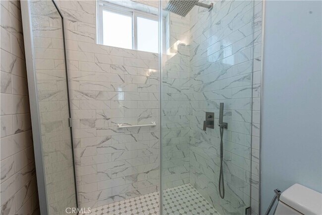 Building Photo - 5414 Lake Crest Dr