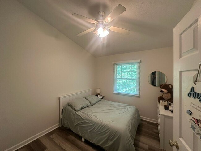 Building Photo - 3024 Estate Dr