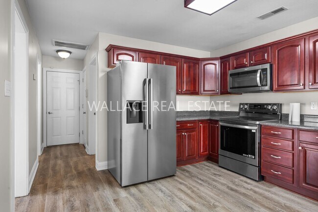 Building Photo - PRICE REDUCTION!!  FARRAGUT: TWO STORY 3 B...