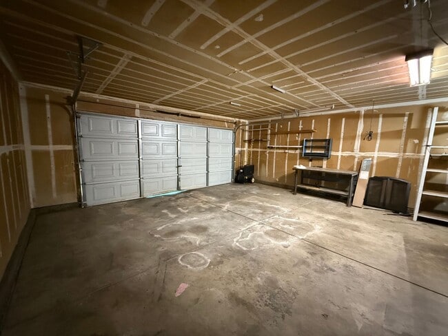 Building Photo - Spacious 4bed 2bath home in the Rio Linda/...