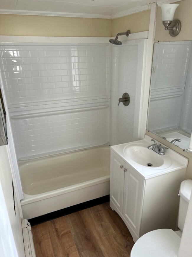 Building Photo - 617 Independence Dr