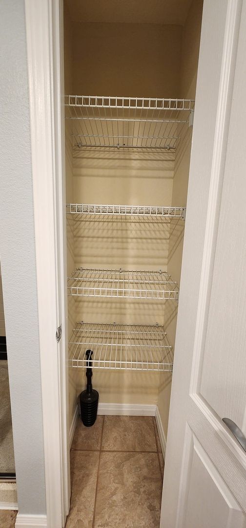 Building Photo - 2/2 Apartment Walking Distance from UT