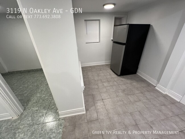 Building Photo - 3119 N Oakley Ave