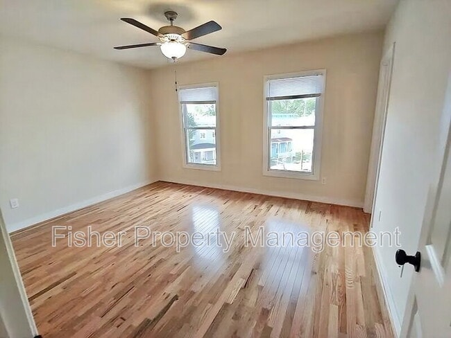 Building Photo - 2413 Carrington St