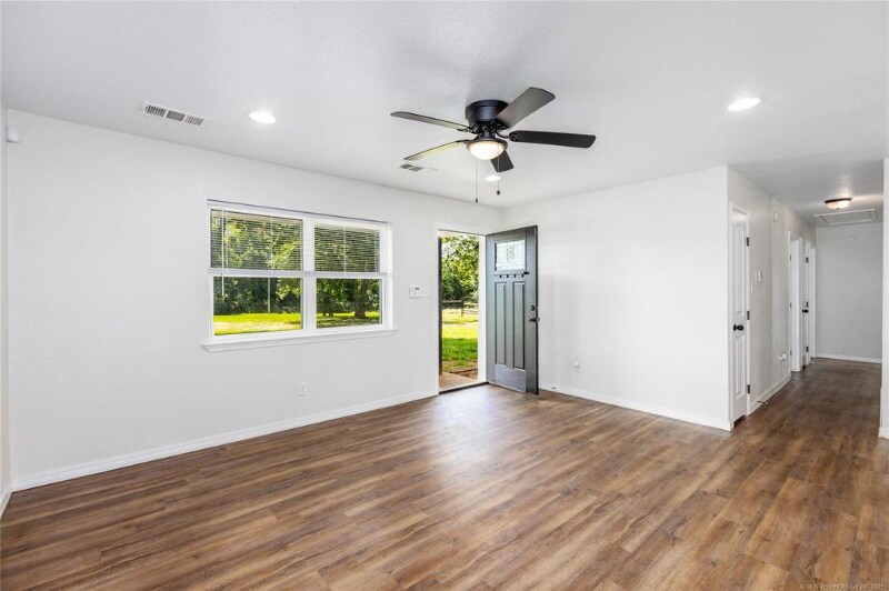 Building Photo - 850 N 4015 Rd