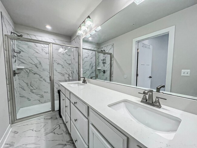 Building Photo - Luxury 3 Bedroom 2.5 Bathroom Brick Townho...