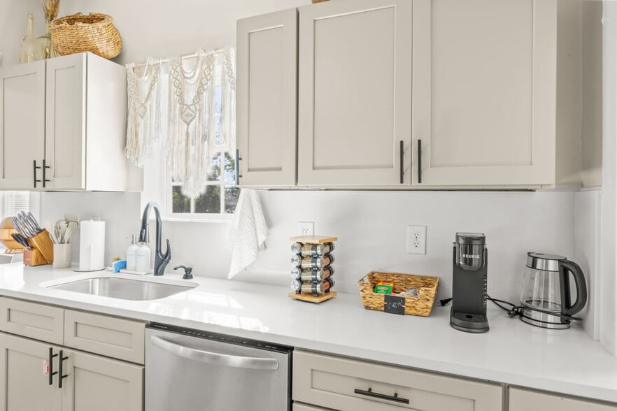 Building Photo - 808 Carrick St