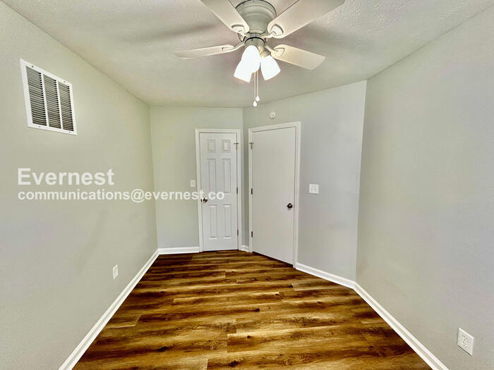 Building Photo - 5049 Donnell Way