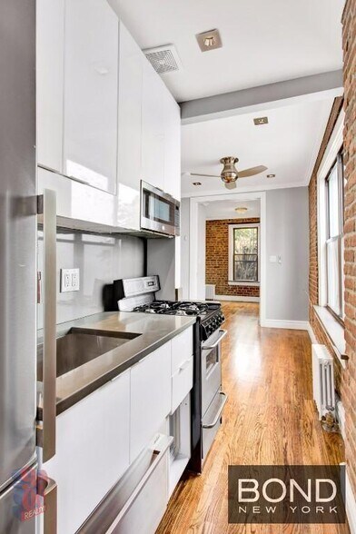 Building Photo - 416 E 13th St