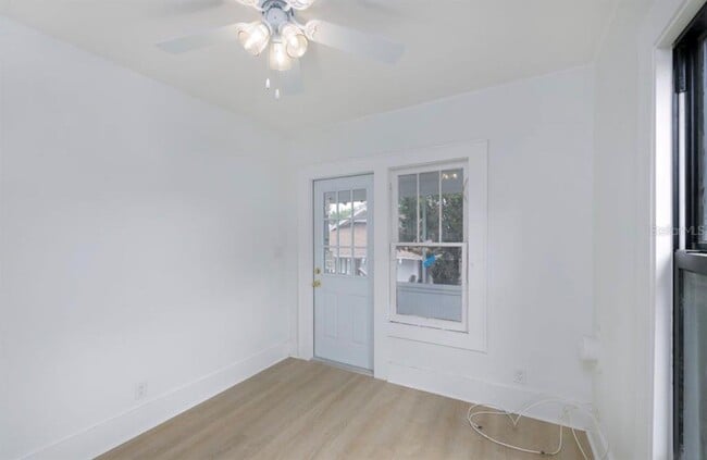 Building Photo - 622 7th Ave N