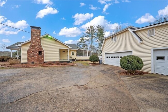 Building Photo - 14605 Cogburn Rd