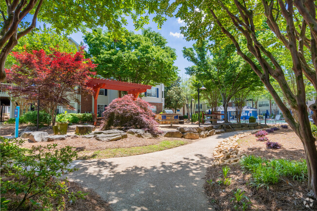 Courtyard and Grill Station - Flats on Maple Street