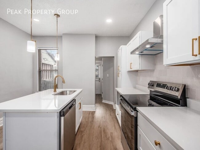 Building Photo - 418 E Mithoff St