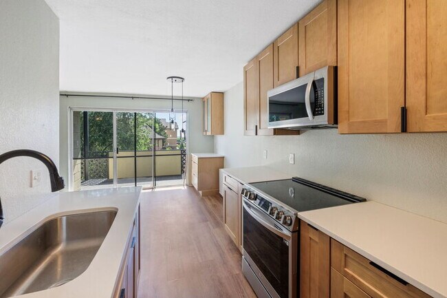 Building Photo - 777 Saturn Dr