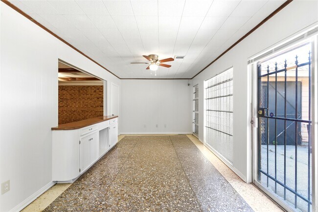 Building Photo - 339 Connaught Way