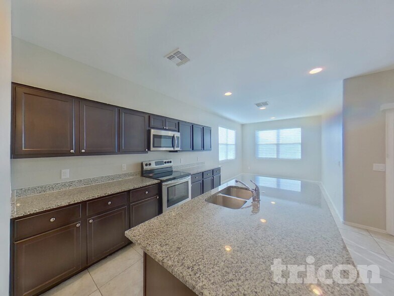 Building Photo - 37685 W Amalfi Ave