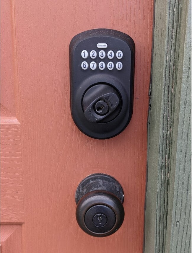 Building Photo - 140 Old Turnpike Rd