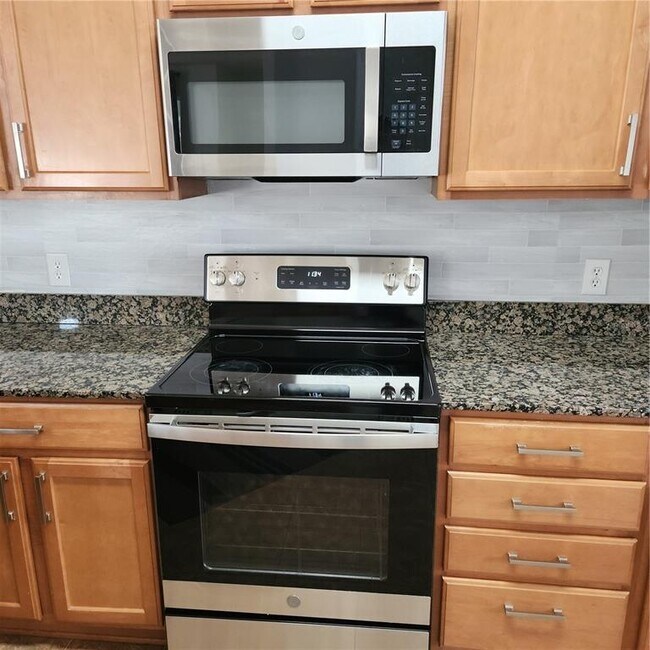 Building Photo - 3048 Chessington Dr