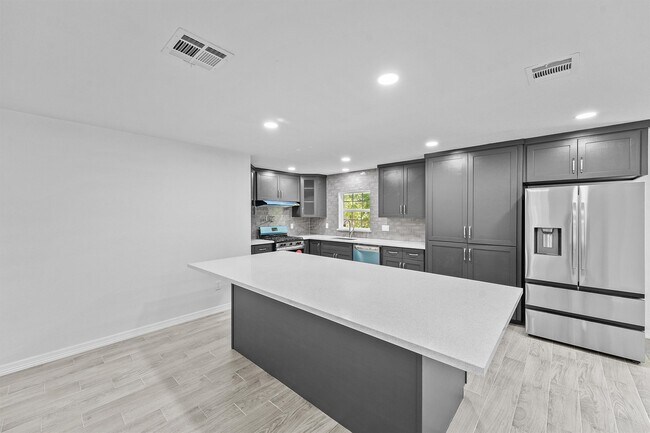 Building Photo - 22 13th Ave N