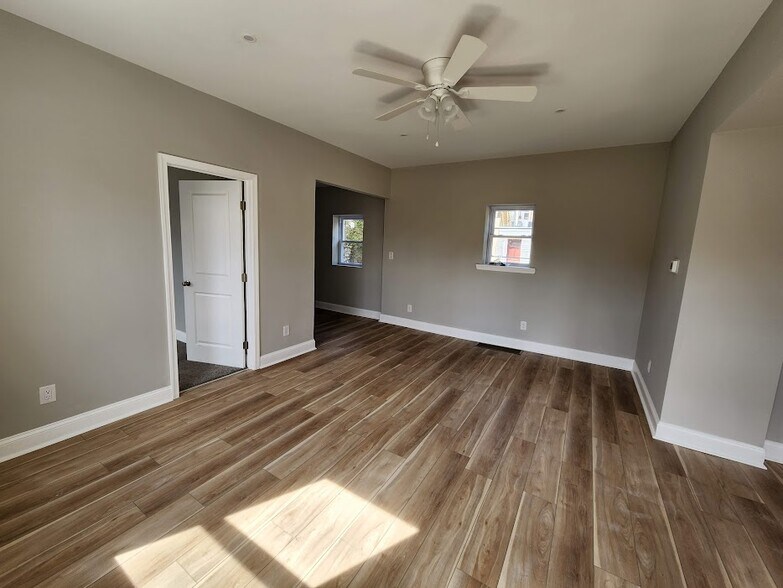 Building Photo - 5535 Ridge Ave