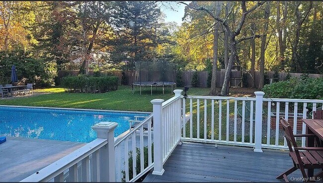 Building Photo - 870 Noyack Rd