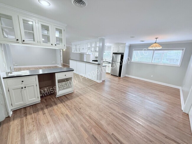 Building Photo - 3BR/3BA For Rent