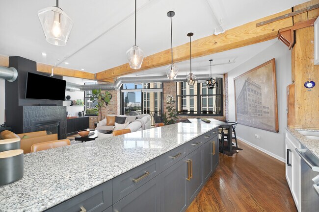 Building Photo - 520 W Huron St