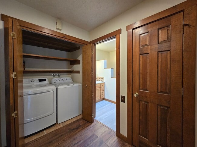 Building Photo - 2835 Don Quixote