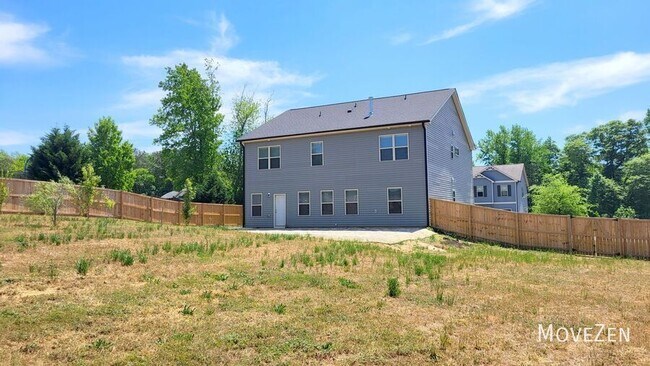 Building Photo - 1021 Silver Farm Rd