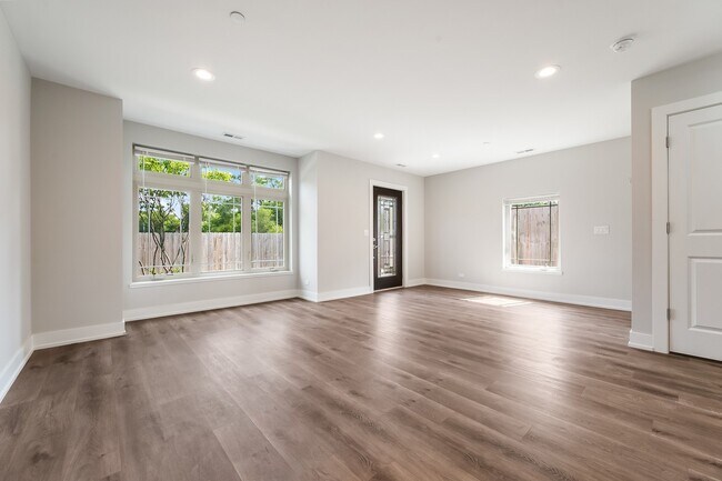 Building Photo - 39 Forest Ave