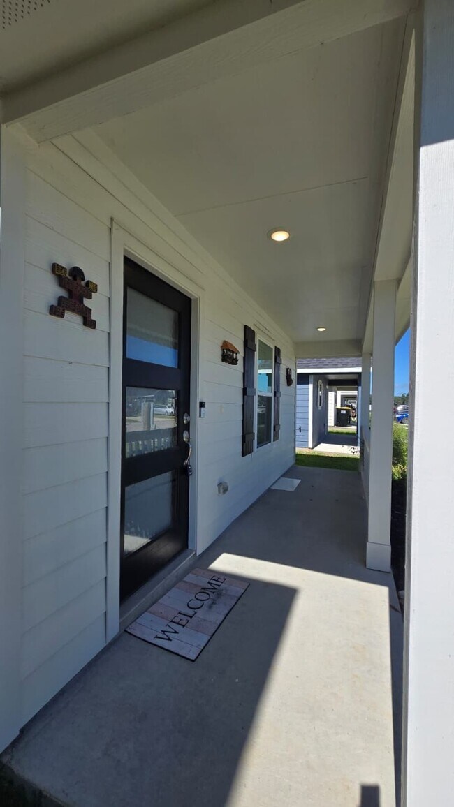 Building Photo - 16810 N Marie Vlg Dr
