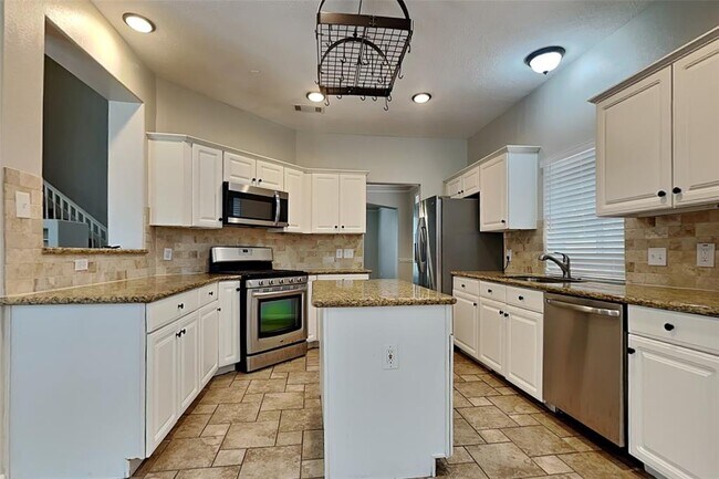 Building Photo - 59 Terraglen Dr