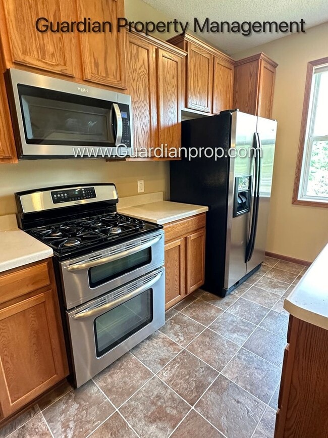 Building Photo - Pet Free Champlin Town Home, 3.5 Baths, 2 Car Garage, Dishwasher, Balcony, Available end of April
