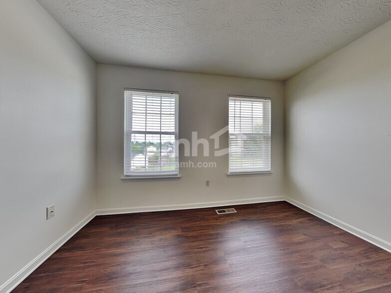 Building Photo - 10320 Fredricksburg Rd